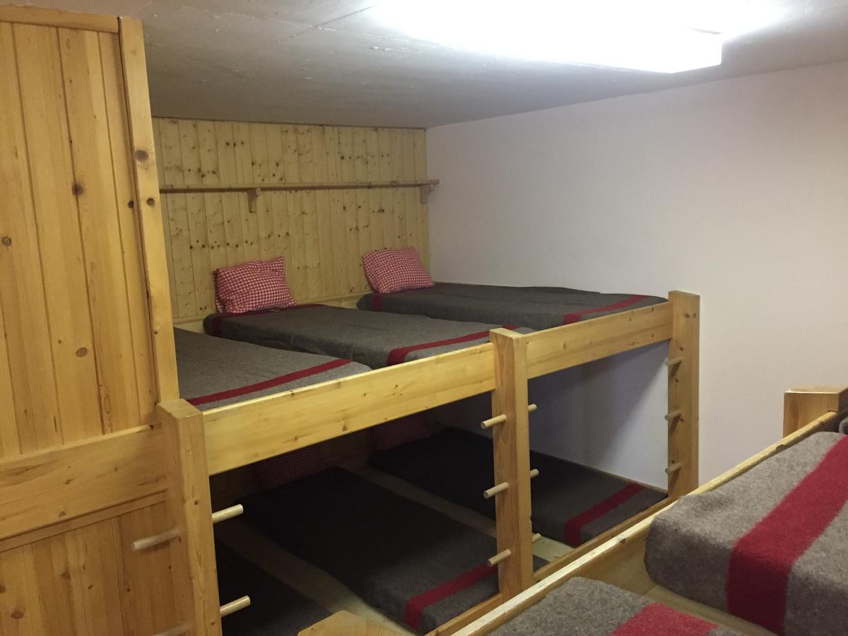 Restaurant Fleschboden Hostel Rosswald Екстериор снимка