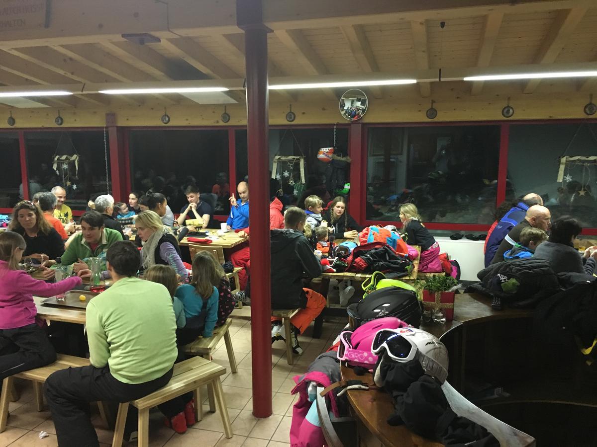 Restaurant Fleschboden Hostel Rosswald Екстериор снимка